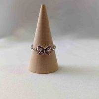 Anillo elegante con mariposa image