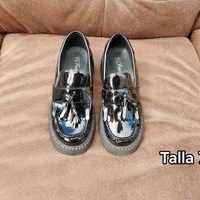Zapatos de charol elegantes image