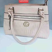 Bolso elegante con diseño acolchado image