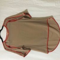 Blusa Beige con Detalles Rojos image