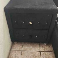 Elegante mesa de noche image