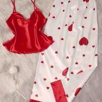 Pijama de satén con corazones image