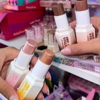 Contorno/iluminador en barra Kiss beauty image