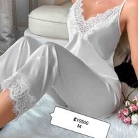 Pijama de satén elegante image