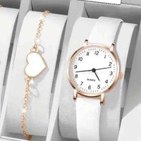 Reloj elegante con pulsera image