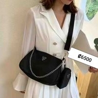 Bolso elegante con cadena image