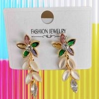 Elegantes Aretes Florales image