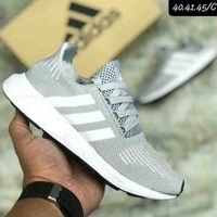 Tenis Adidas Modernos y otras marcas image
