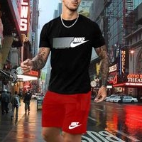 Conjunto deportivo Nike image