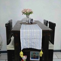Juego de desayunador con cuatro sillas image