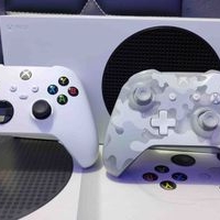 Consola Xbox Series S con mandos image