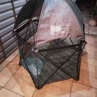 Encierro, silla de comer, silla para carro.  image