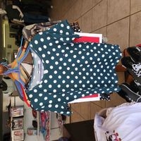 Camiseta de lunares moderna image