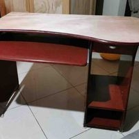 Escritorio de computadora con silla image