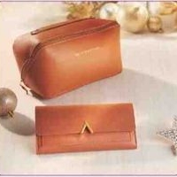 Cosmetiquera y cartera image
