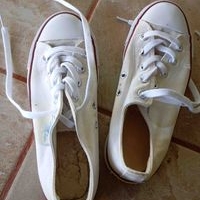 Tenis blancos clásicos image