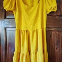 Vestido amarillo vibrante image