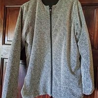 Chaqueta plateada elegante con cremallera image