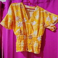 Blusa y short floral vibrante image