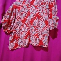 Blusa estampada tropical image