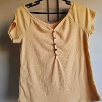 Blusa amarilla casual image