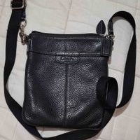 Bolso de cuero Coach elegante image