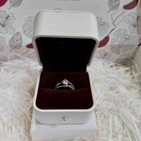 Anillo de compromiso elegante image