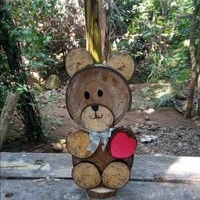 Adorable oso de madera image