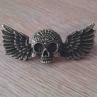 Pin de calavera Punk Gótico image
