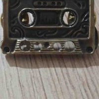 Pin de cassette retro image