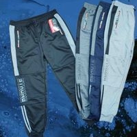 Pantalones Deportivos Strong image
