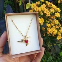 Collar elegante de colibrí image