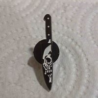 Pin de Calavera Knife image