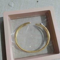 Brazalete dorado minimalista image