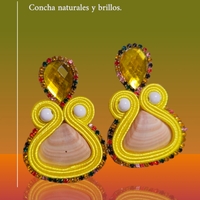 Aretes con conchas y brillos image