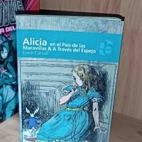 Alicia en el País de las Maravillas & A Través del Espejo - Plutón Ediciones image