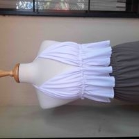 Top blanco con volantes image