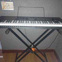 Teclado electrónico, con soporte y estuche image