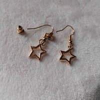 Aretes dorados en forma de estrella image