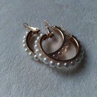 Aretes de aro con perlas image