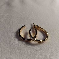 Aretes dorados texturizados image