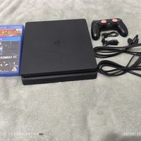Consola PlayStation 4 con juegos image