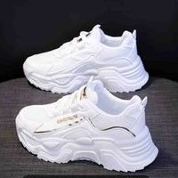Tenis deportivos blancos image