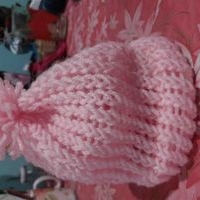 Gorro tejido rosa con pompón image