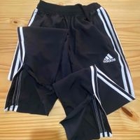 Buzo deportivo Adidas negro image