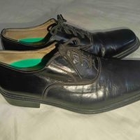 Zapatos formales de cuero negro image
