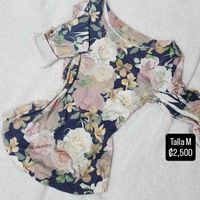Blusa floral de manga larga image