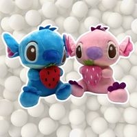 Peluches Stitch con fresa image