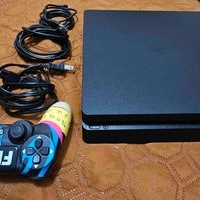 Consola PlayStation 4 con control personalizado image