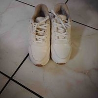 Tenis beige talla 7.5 image
